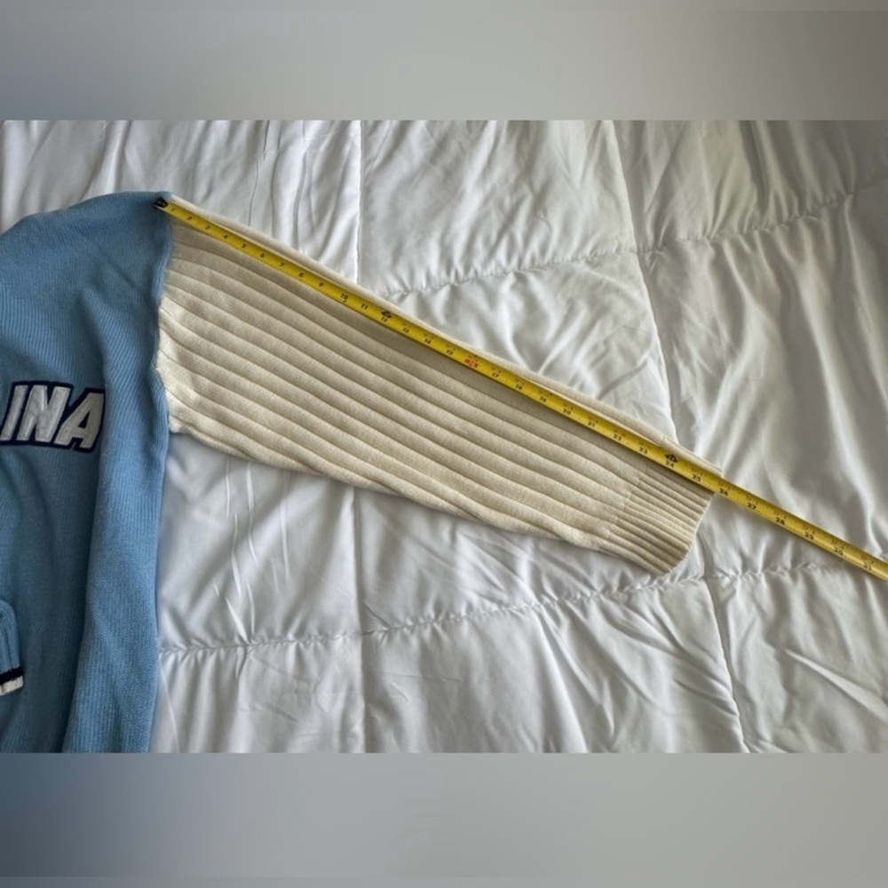 Vintage N. Carolina Blue and White Men's Sweater - Picture 4 of 6